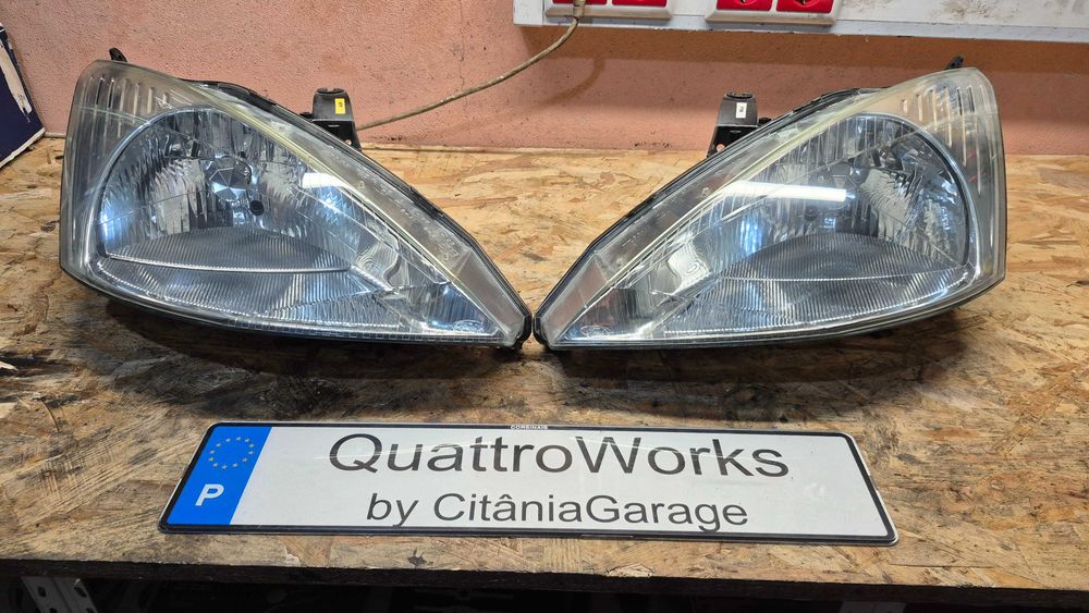 Oticas Farois Esquerdo Direito Ford Focus MK1 1998 a 2004 Originais Excelente estado