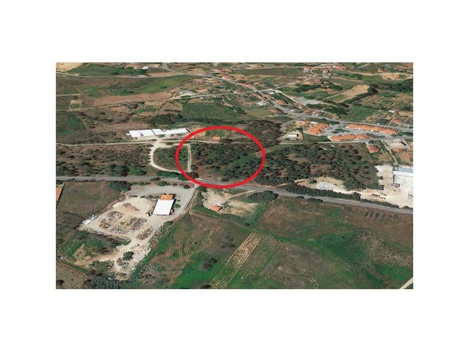 Terreno Comercio e Industria — Santiago, Guarda