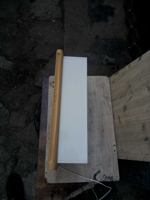 Витяжка на кухню з дерев'яний полкой PYRAMIDA  телескопічна Cata