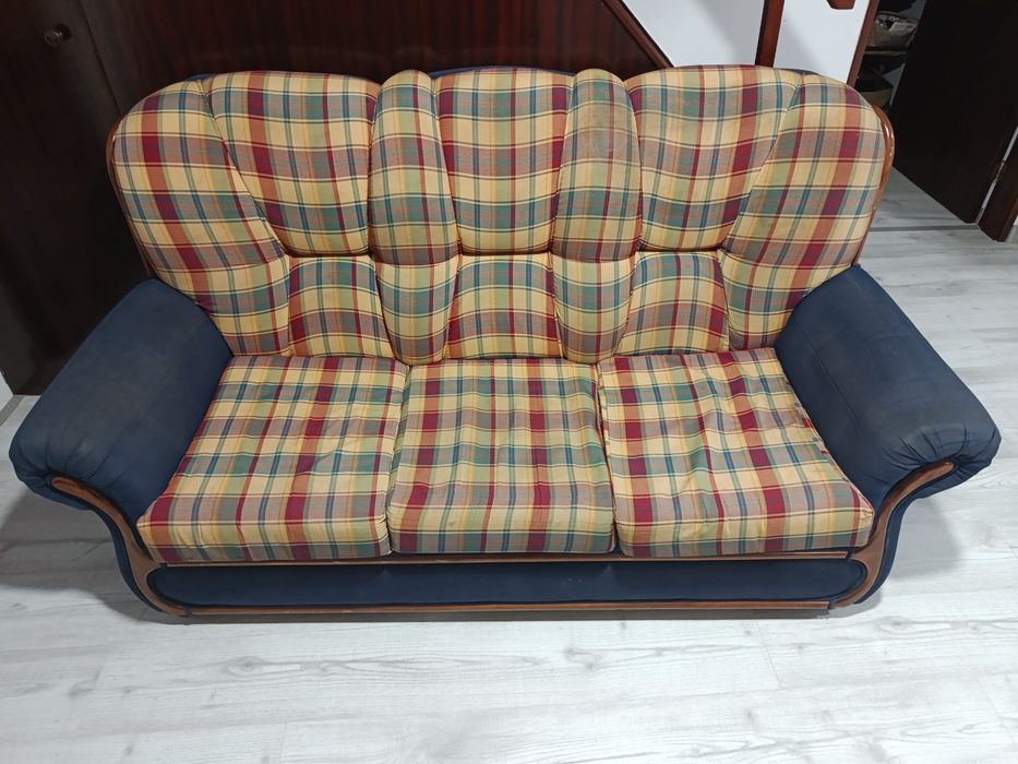 Poltrona e sofá cama em bom estado