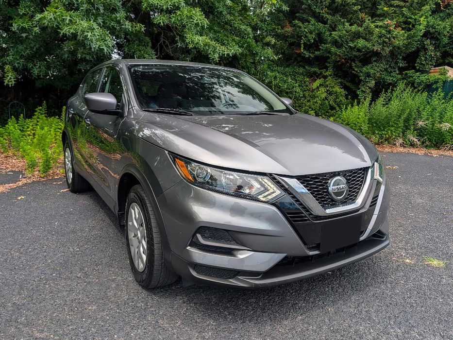 Nissan Rogue Sport      2021