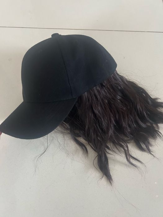 Peruka z czapka, czapka z wlosami