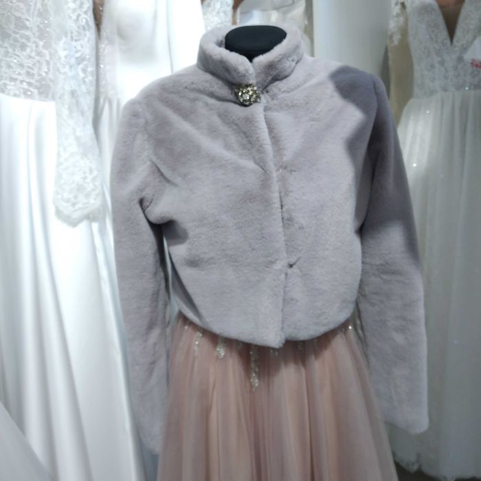 Різні шубки  молочні та сірі