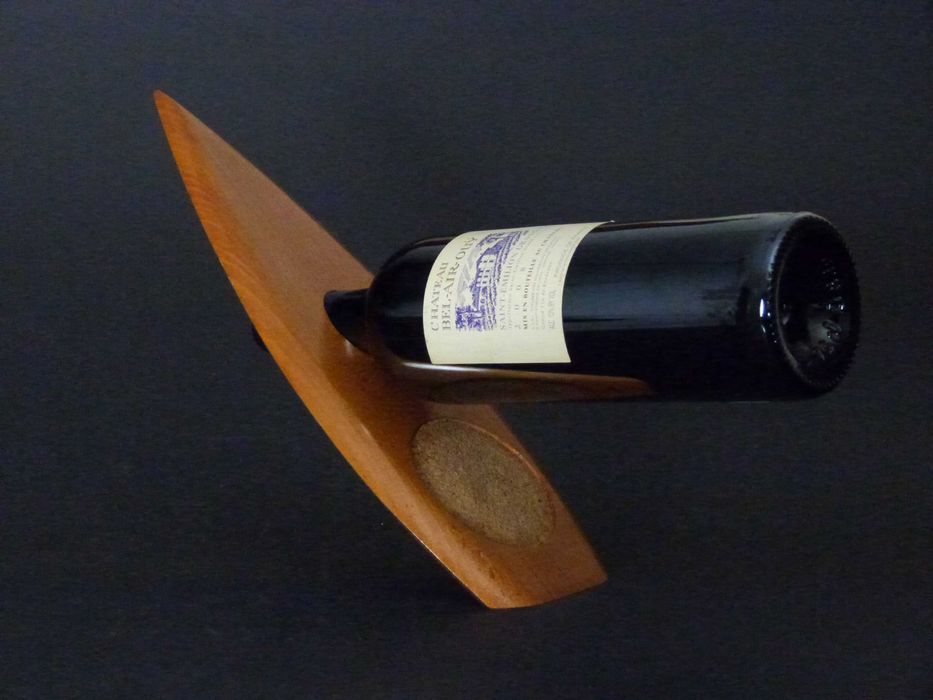 porta garrafas com design exclusivo em mogno maciço do brasil