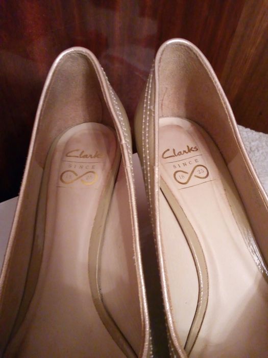 Туфли лаковые Clarks