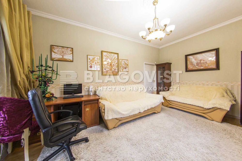 Кирилівська  109б Сталінка 3-кімнатна з ремонтом з видом на парк