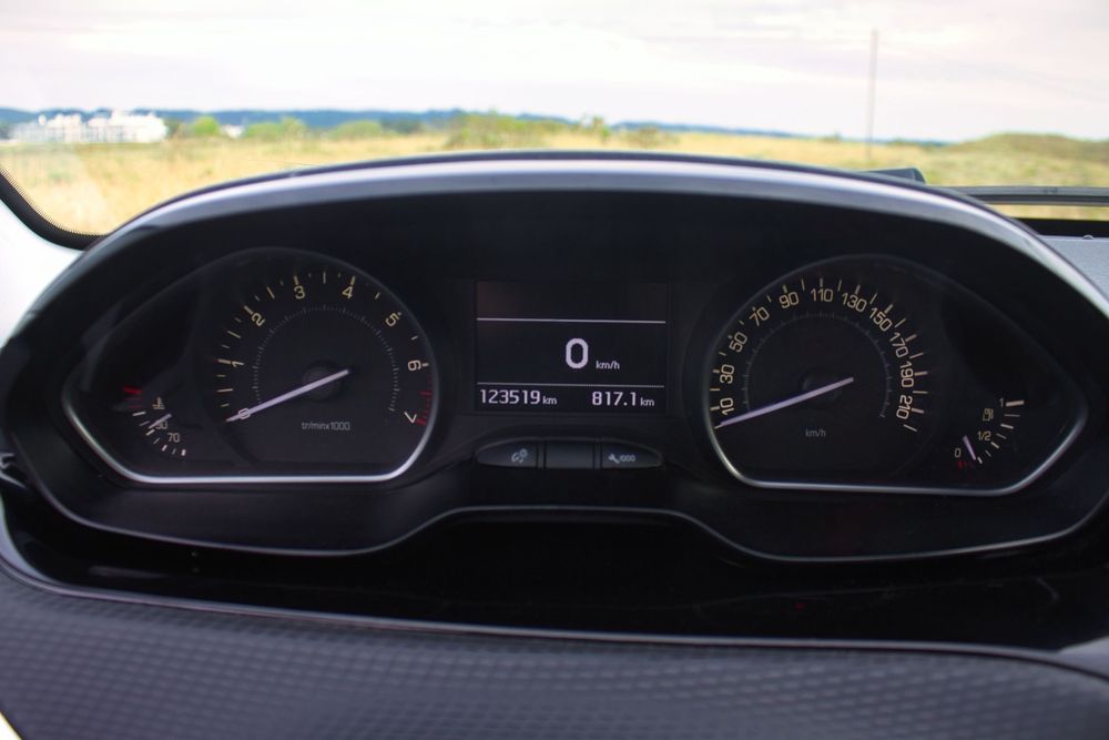 Peugeot 208 1.2 Puretech, 82 cvs , 124 000 kms