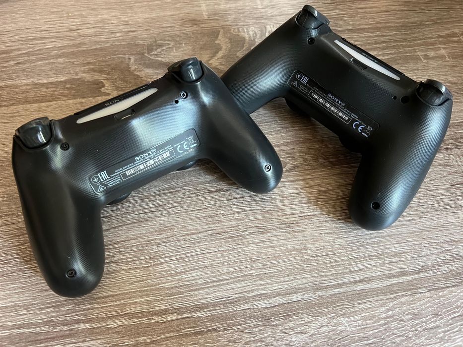 Sony PlayStation 4 Pro 1TB + геймпади