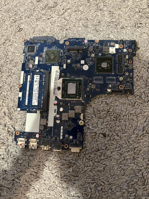 Материнська плата леново