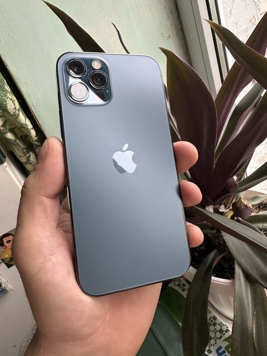 Продам Iphone 12 pro 256