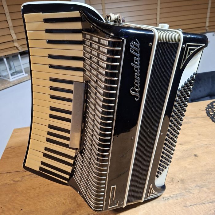 Akordeon scandalli scott wood four