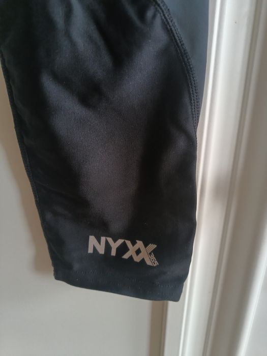 Leginsy spodnie sportowe do biegania marki NYXX