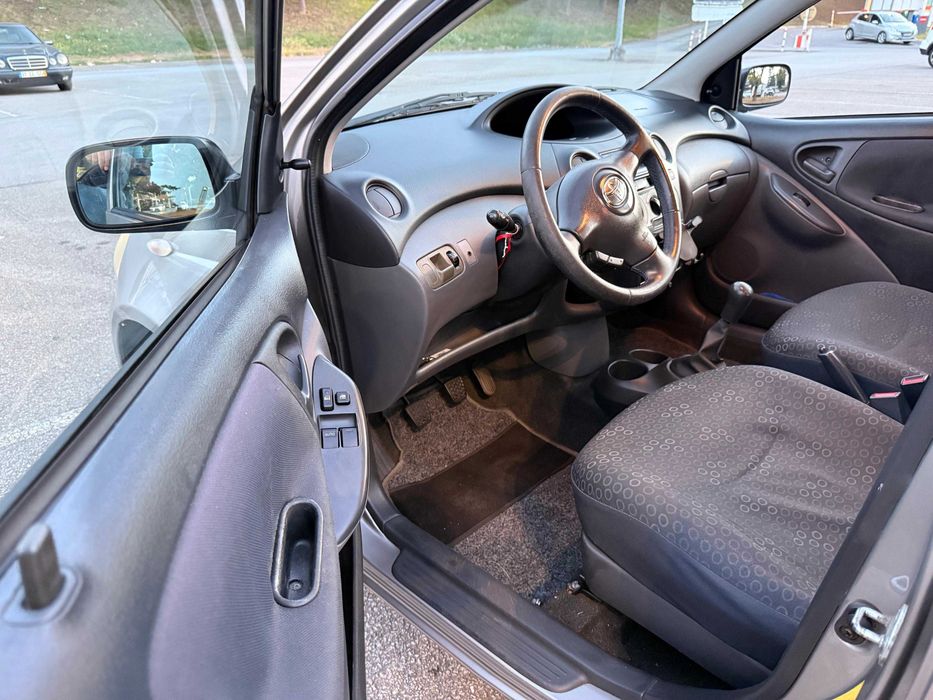 Toyota Yaris 1.0 VVT-i 2004 | 163.868 km | AC | 5 Portas