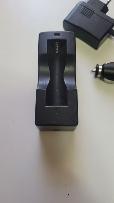 Ładowarka do baterii latarki Mactronic