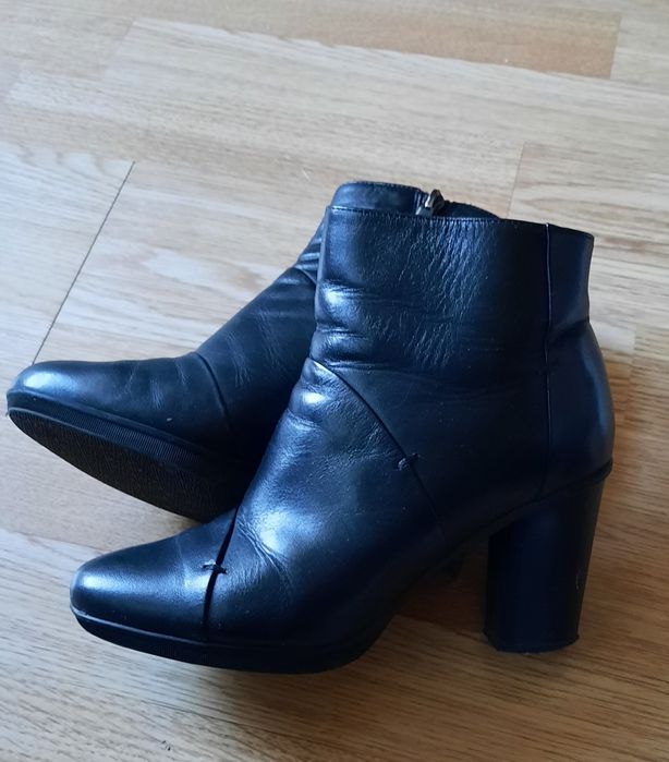Skórzane botki S But