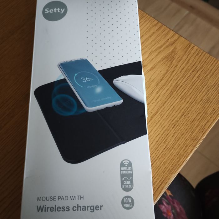 Podkładka z ładowarką indukcyjną