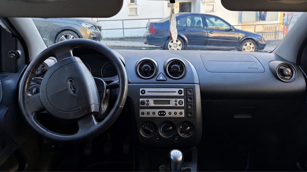 Ford Fiesta 1.2  Ghia – 2005