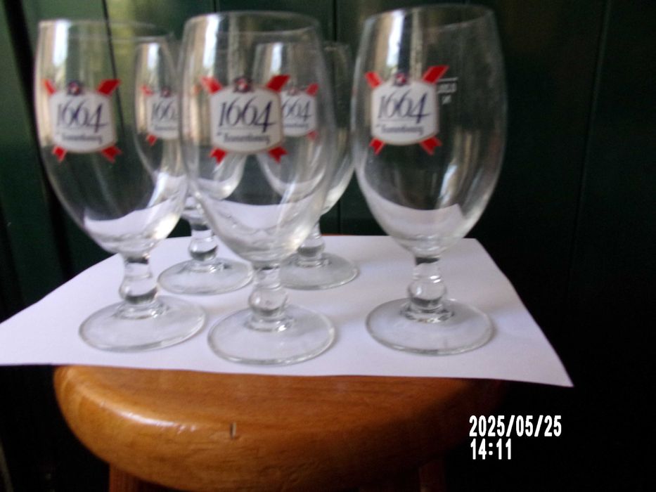 5 Copos de cerveja com o logotipo  1664- Kronenburg