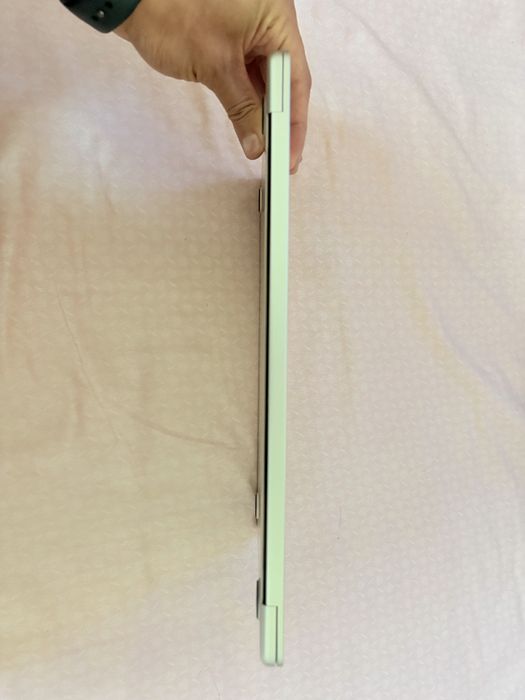 MacBook Air 13.6” з чіпом Apple M2