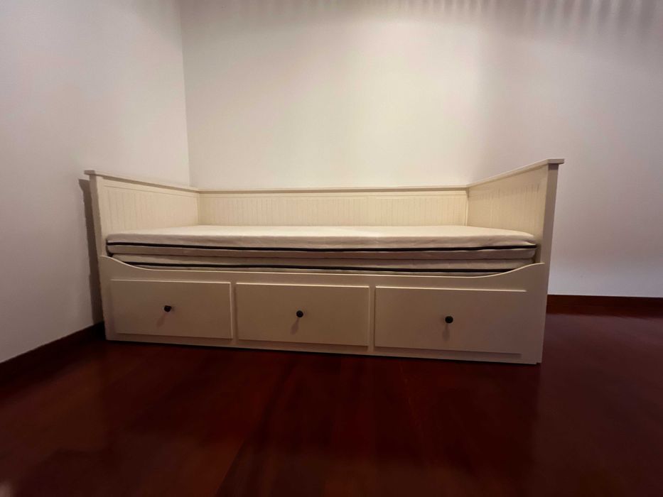 Cama IKEA HEMNES + 2 colchões ÅFJÄLL