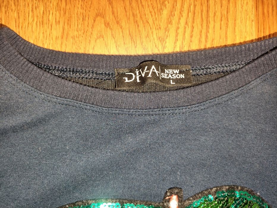 Кофта з вишеньками