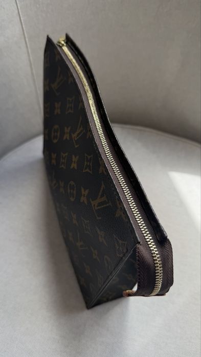 Louis Vuitton Poche Toilette Monogram Canvas autêntica