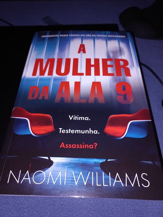 Livro policial "A mulher da Ala 9" Naomi Williams