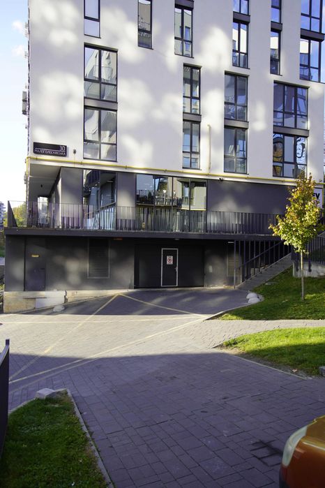 Оренда комерційного приміщення на вул. Малоголосківській, 208 м²