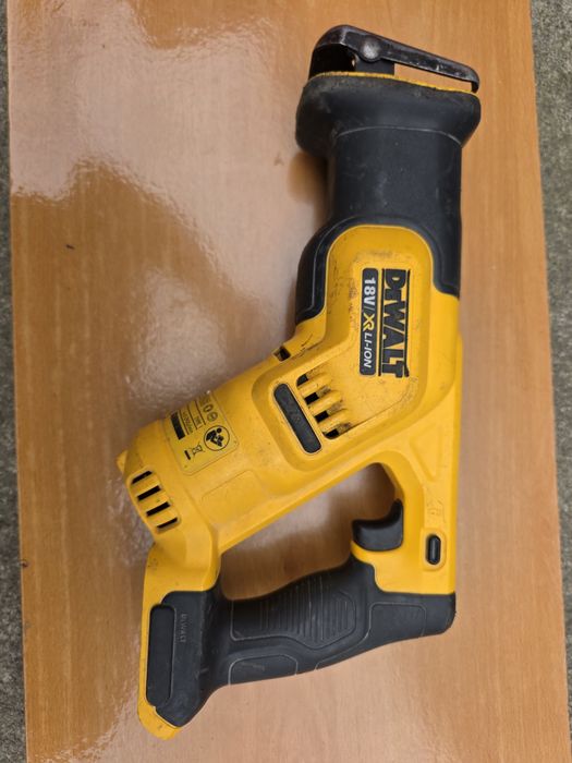 Piła szablasta dewalt dcs387