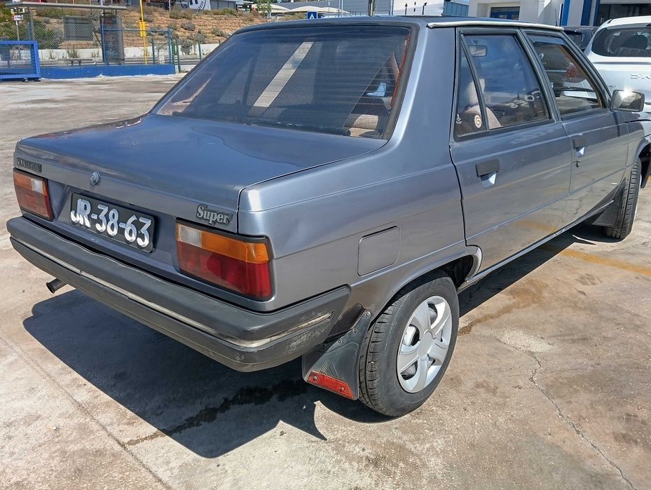 Renault 9 clássico