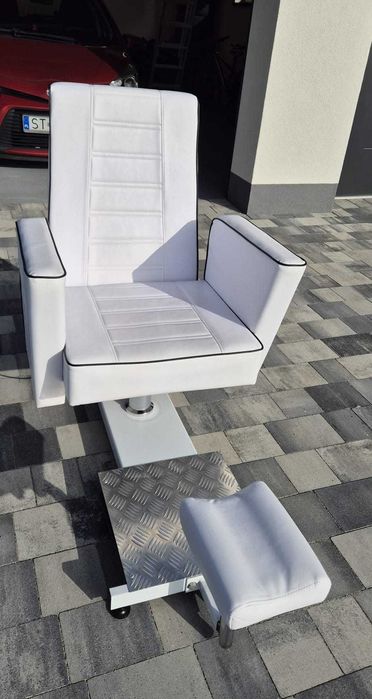 Fotel do pedicure wraz z podestem