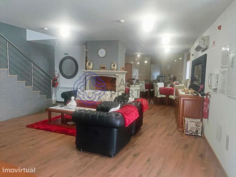 Casa de turismo com 5 quartos, todos com casa de banho privativa, send