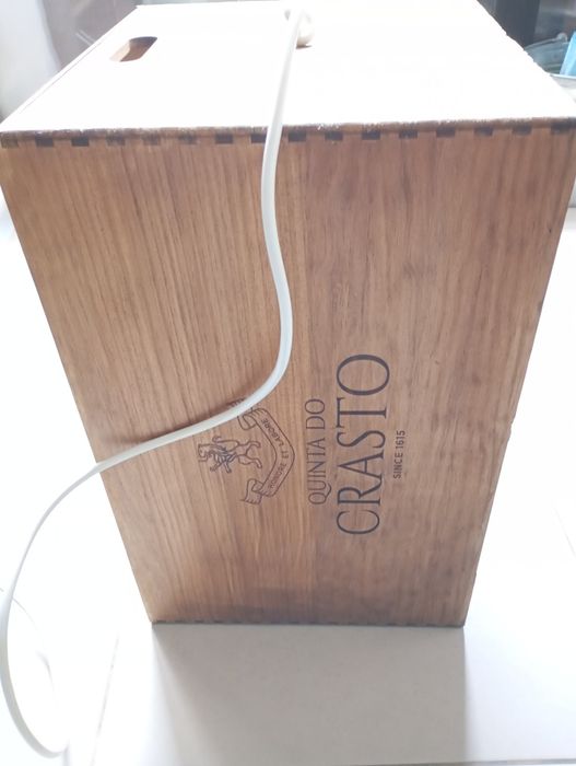 Mesa cabeceira/ arrumação outros