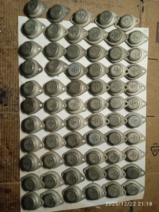 Транзистори КТ 818 (А-ГМ), КТ 819 (А -ГМ) в кількості 65 шт,