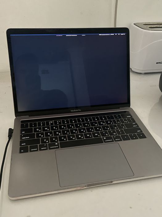 MacBook Pro 13” 2016 / i5 / 8GB / 256SSD — дефект экрана