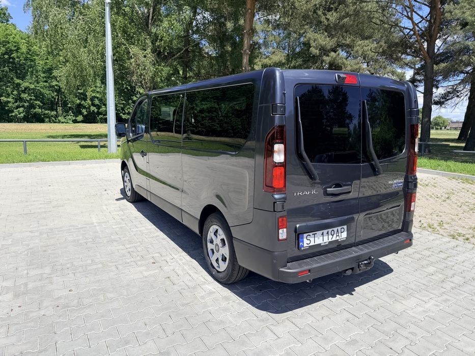 Wynajem Busa Renault Trafic 9 osobowy,Hak ,automat  ,2026 rok