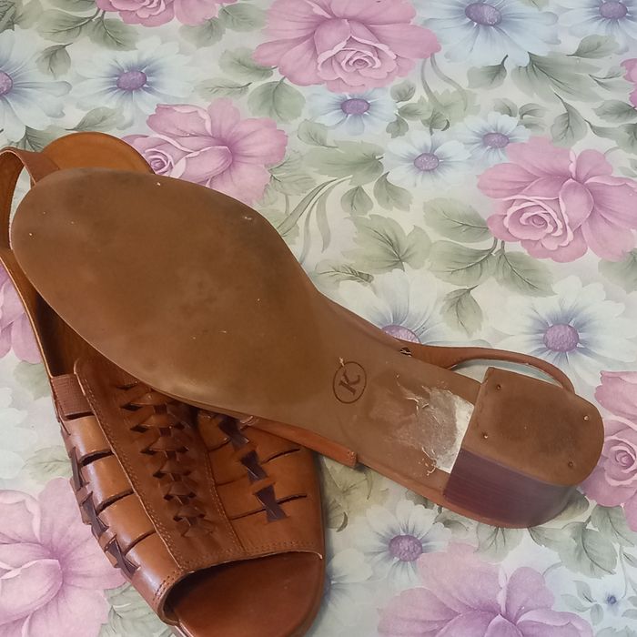 Продам кожаные женские босоножки 41 размера в отличном состоянии