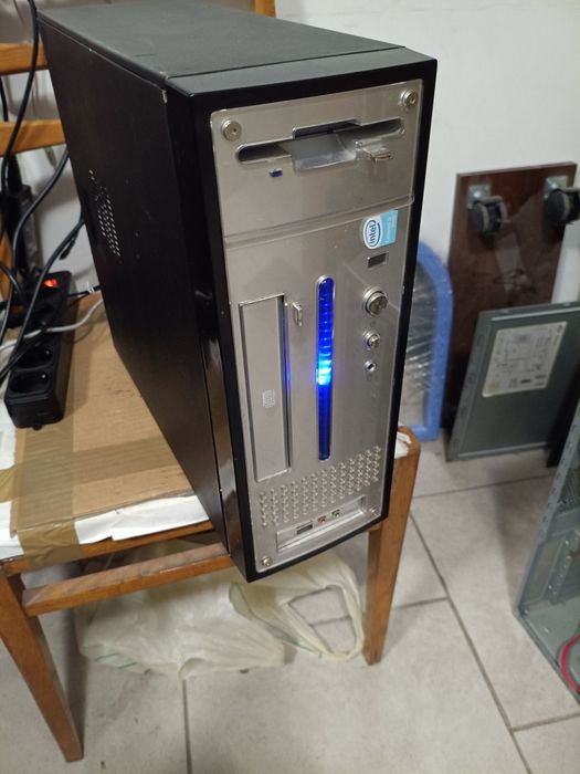 Монітор для комп'ютера,системний блок,клавіатура