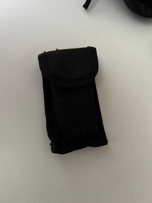 Multitool narzędzie wielofunkcyjne z latarką i etui