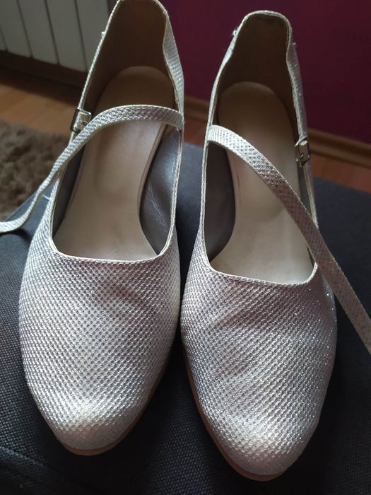 Buty ślubne na miarę. Casani