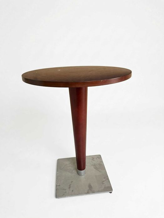 Mesa madeira com base em metal
