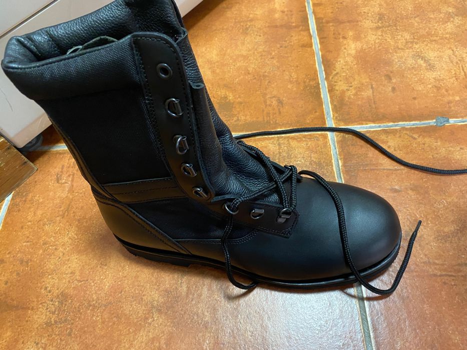 Bota Em Pele N43 Nova