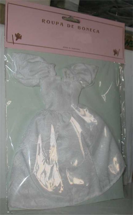 Vestido artesanal para bonecas Barbie (2)