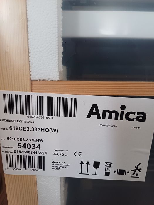 Kuchenka wolnostojąca z piekarnikiem i płytą ceramiczną