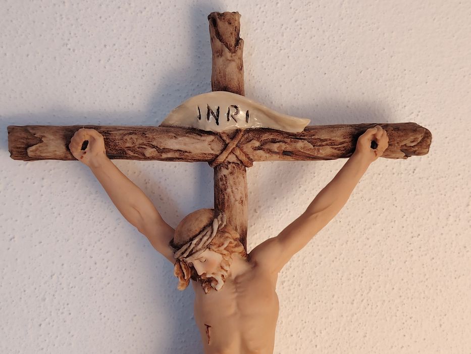 Crucifixo em Porcelana Fina Italiana