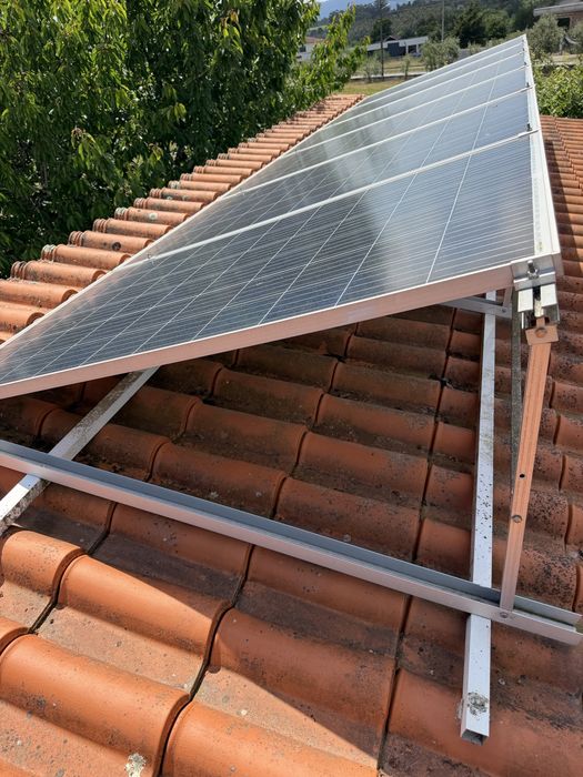 6 paineis Fotovoltaicos com 250 wtas cada um
