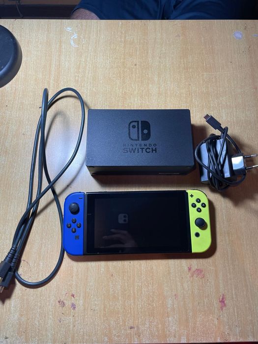 Nintendo Switch - Azul / Amarelo Néon