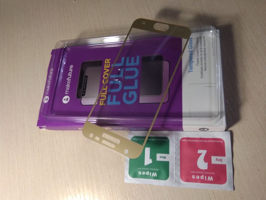Защитное стекло на Samsung j-3