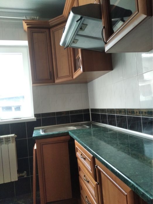 Кутова кухня, стіл