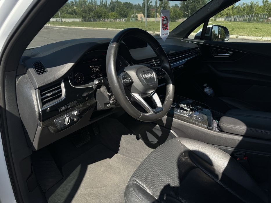 Audi Q7 3.0TFSI QUATTRO 2017 год